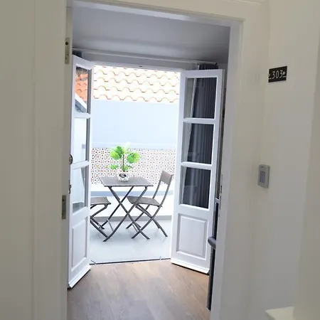 Edificio Charles 303 *