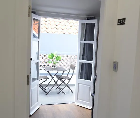 Edificio Charles 303 *