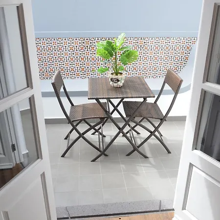 Edificio Charles 303 *