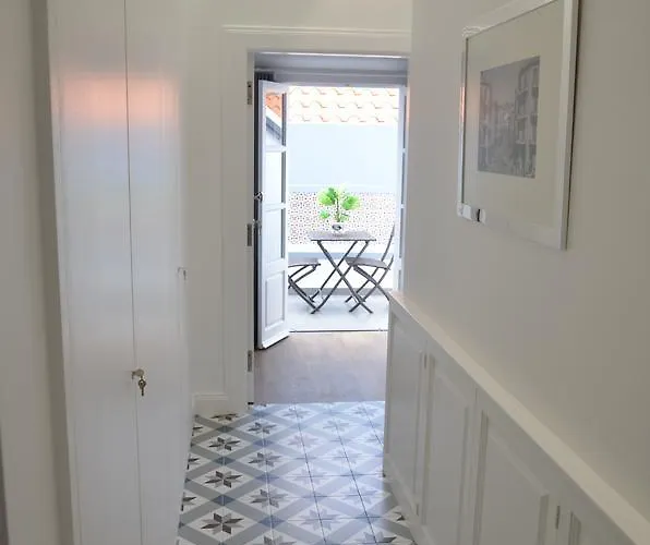 Edificio Charles 303 * Φουνκάλ