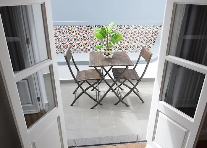 Edificio Charles 303 *