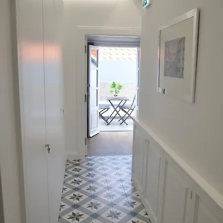 Edificio Charles 303 * Φουνκάλ